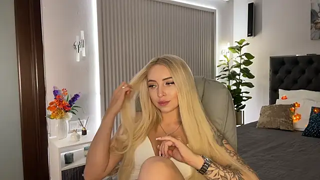 OhMyEmma online show from October 2025 11:46:02 PM