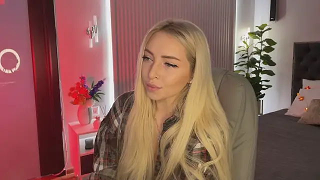 OhMyEmma online show from October 2025 01:16:02 AM