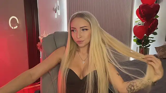 Snapshot of OhMyEmma chatting on February 2026 01:01:02 AM OhMyEmma online show from February 2026 01:01:02 AM