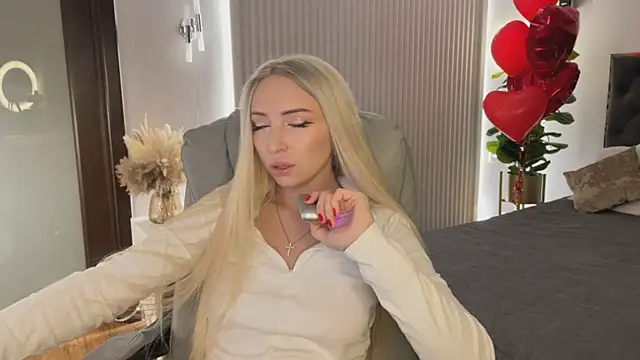 Snapshot of OhMyEmma chatting on February 2026 01:13:02 AM OhMyEmma online show from February 2026 01:13:02 AM