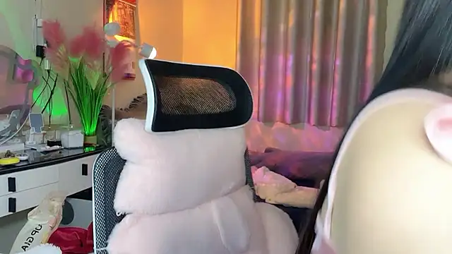 Snapshot of MI_KA22 chatting on February 2026 07:24:02 AM MI KA22 online show from February 2026 07:24:02 AM