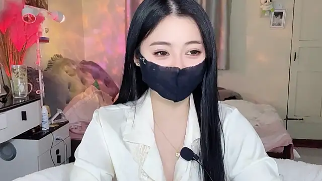 Snapshot of MI_KA22 chatting on February 2026 07:05:02 AM MI KA22 online show from February 2026 07:05:02 AM