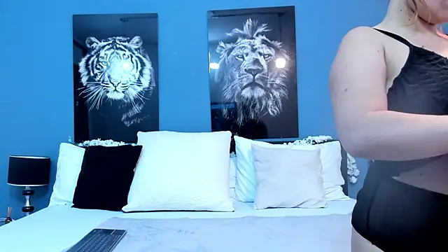 SophiaQueens online show from November 2025 07:57:01 PM