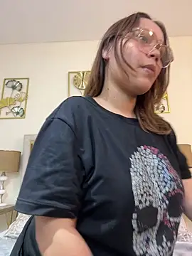 SophiaQueens online show from April 2026 08:17:01 PM