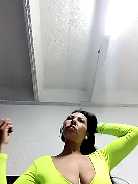 Snapshot of DaphneRosses chatting on March 2026 06:32:01 PM DaphneRosses online show from March 2026 06:32:01 PM