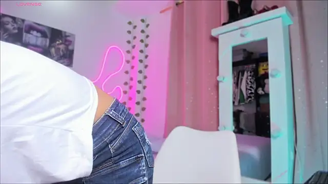 Vickysth online show from October 2025 09:15:01 PM