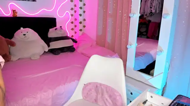 Snapshot of Vickysth chatting on November 2025 09:46:01 PM Vickysth online show from November 2025 09:46:01 PM