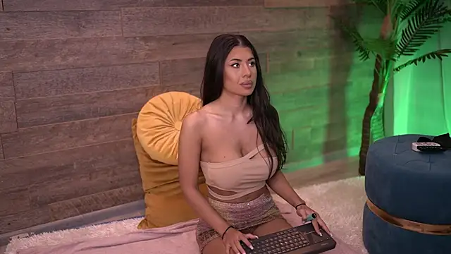 Snapshot of TanyaVonDe chatting on September 2025 04:32:02 PM TanyaVonDe online show from September 2025 04:32:02 PM