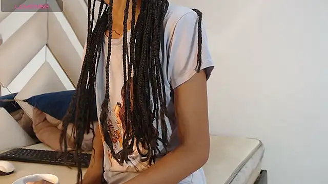 Snapshot of willow_smitt chatting on February 2026 12:43:02 PM willow smitt online show from February 2026 12:43:02 PM