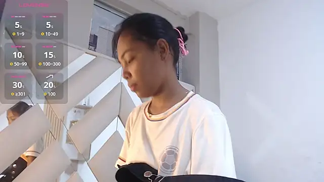 Snapshot of willow_smitt chatting on March 2026 02:00:01 PM willow smitt online show from March 2026 02:00:01 PM