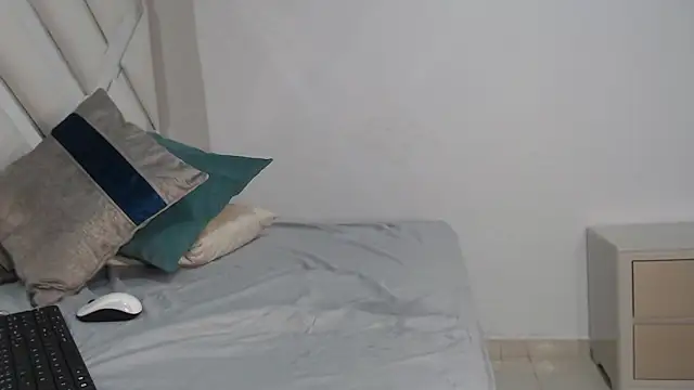 Snapshot of willow_smitt chatting on March 2026 01:22:02 PM willow smitt online show from March 2026 01:22:02 PM