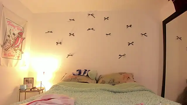 Alessamoth online show from May 2026 08:50:02 PM