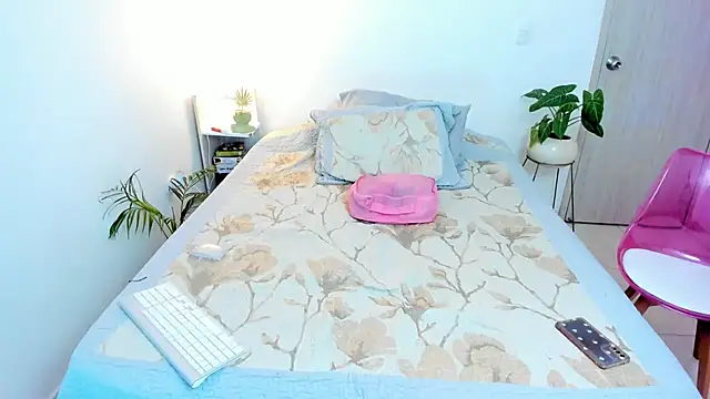 Snapshot of roxy_hell chatting on February 2026 08:31:02 PM roxy hell online show from February 2026 08:31:02 PM