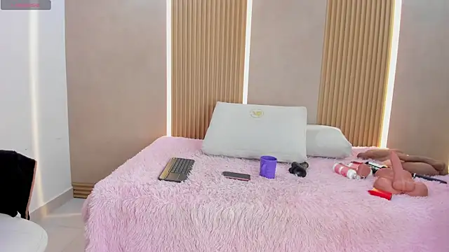 stephany summer online show from May 2026 08:24:01 PM