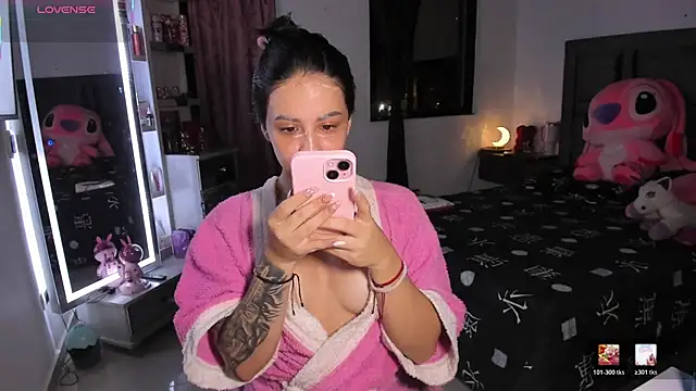 Snapshot of Paulet_Johnson chatting on May 2026 12:06:02 AM Paulet Johnson online show from May 2026 12:06:02 AM