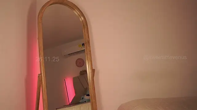 sweetlittlevenus online show from November 2025 09:27:01 PM