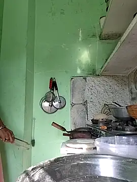 Hotty-Nidhi online show from December 2025 05:24:01 AM