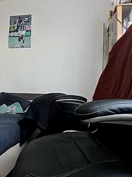 Snapshot of Tutur19 chatting on March 2025 12:18:02 PM Tutur19 online show from March 2025 12:18:02 PM