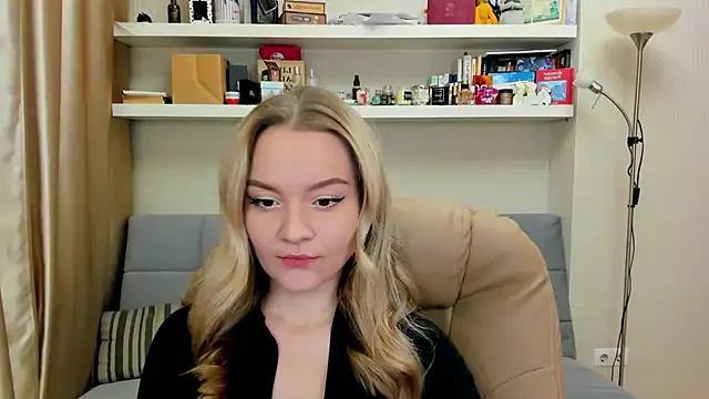 Snapshot of Kara_Smith_ chatting on December 2024 10:17:01 PM Kara Smith online show from December 2024 10:17:01 PM