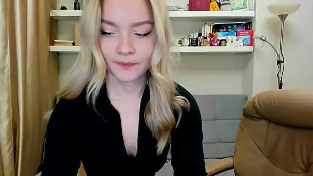 Snapshot of Kara_Smith_ chatting on December 2024 01:24:02 AM Kara Smith online show from December 2024 01:24:02 AM