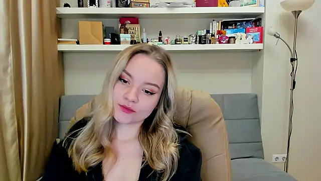 Snapshot of Kara_Smith_ chatting on December 2024 11:03:02 PM Kara Smith online show from December 2024 11:03:02 PM