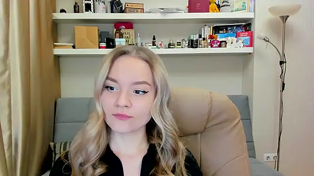 Snapshot of Kara_Smith_ chatting on December 2024 11:23:02 PM Kara Smith online show from December 2024 11:23:02 PM