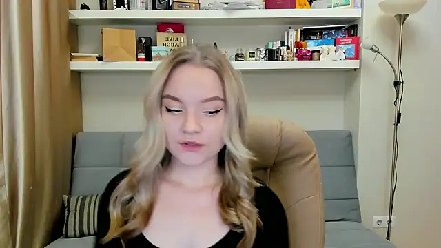 Snapshot of Kara_Smith_ chatting on December 2024 10:04:02 PM Kara Smith online show from December 2024 10:04:02 PM