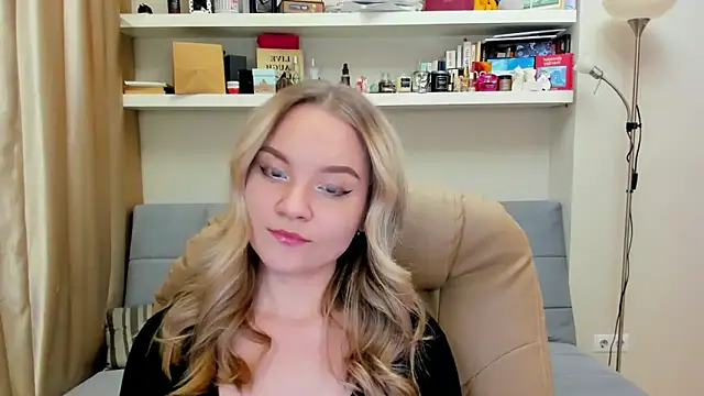 Snapshot of Kara_Smith_ chatting on December 2024 10:13:01 PM Kara Smith online show from December 2024 10:13:01 PM