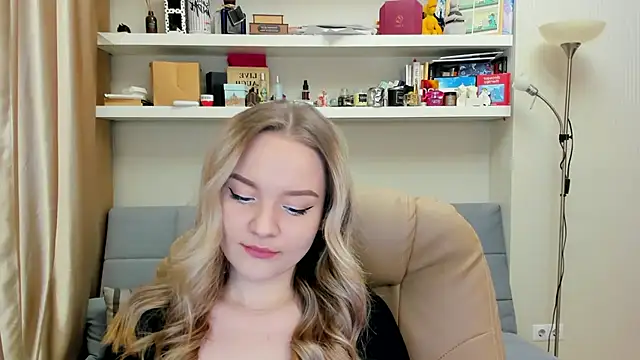 Snapshot of Kara_Smith_ chatting on January 2025 11:35:02 PM Kara Smith online show from January 2025 11:35:02 PM