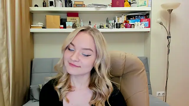 Snapshot of Kara_Smith_ chatting on March 2025 12:44:01 AM Kara Smith online show from March 2025 12:44:01 AM