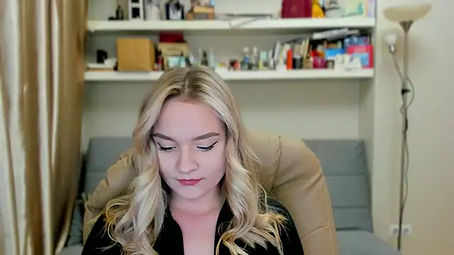 Snapshot of Kara_Smith_ chatting on October 2025 10:41:02 PM Kara Smith online show from October 2025 10:41:02 PM