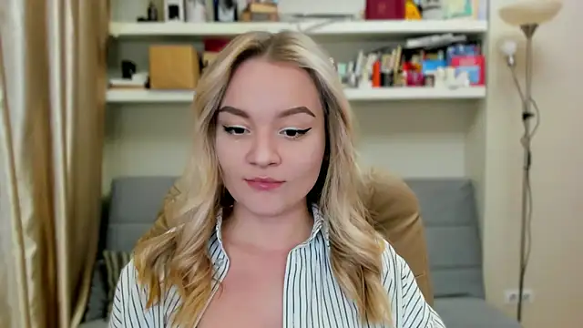 Snapshot of Kara_Smith_ chatting on October 2025 09:02:01 PM Kara Smith online show from October 2025 09:02:01 PM