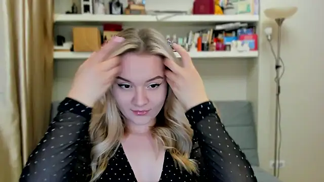 Snapshot of Kara_Smith_ chatting on October 2025 09:58:02 PM Kara Smith online show from October 2025 09:58:02 PM