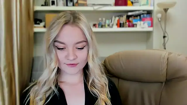 Snapshot of Kara_Smith_ chatting on October 2025 09:24:01 PM Kara Smith online show from October 2025 09:24:01 PM