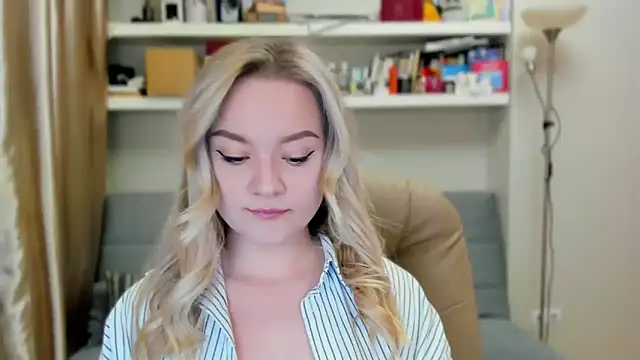 Snapshot of Kara_Smith_ chatting on October 2025 10:42:02 PM Kara Smith online show from October 2025 10:42:02 PM