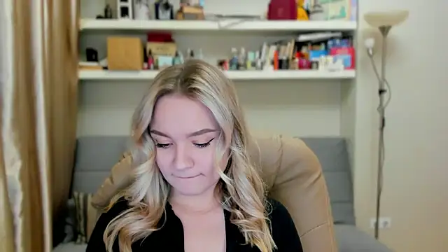 Snapshot of Kara_Smith_ chatting on October 2025 09:37:01 PM Kara Smith online show from October 2025 09:37:01 PM