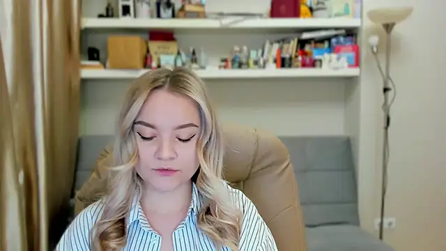 Snapshot of Kara_Smith_ chatting on October 2025 10:36:01 PM Kara Smith online show from October 2025 10:36:01 PM