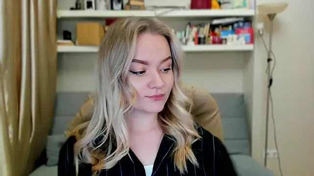 Snapshot of Kara_Smith_ chatting on November 2025 12:44:01 AM Kara Smith online show from November 2025 12:44:01 AM