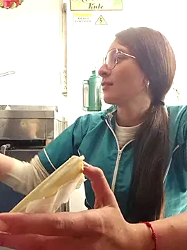 Snapshot of HOLY_DOLL chatting on October 2025 09:38:01 PM HOLY DOLL online show from October 2025 09:38:01 PM