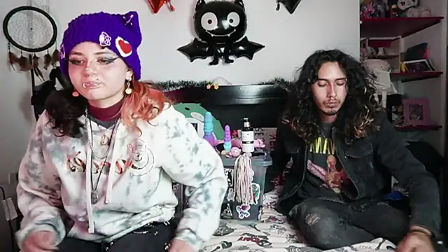 Snapshot of Devil_And_Princess chatting on January 2026 01:52:02 AM Devil And Princess online show from January 2026 01:52:02 AM