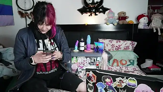 Snapshot of Devil_And_Princess chatting on February 2026 01:26:01 AM Devil And Princess online show from February 2026 01:26:01 AM