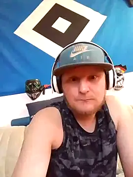 Atze202518 online show from September 2025 04:10:02 PM