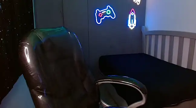 Snapshot of JackSwan19 chatting on March 2025 06:21:02 PM JackSwan19 online show from March 2025 06:21:02 PM