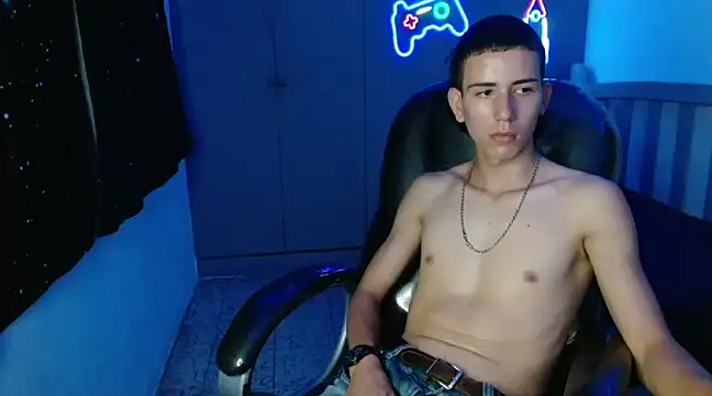 Snapshot of JackSwan19 chatting on March 2025 07:38:01 PM JackSwan19 online show from March 2025 07:38:01 PM