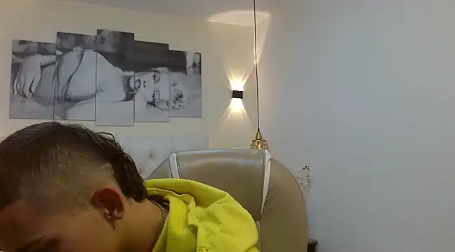 Snapshot of JackSwan19 chatting on March 2025 03:43:01 AM JackSwan19 online show from March 2025 03:43:01 AM