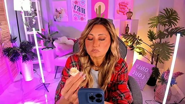 SarahAlluring online show from September 2025 12:31:02 PM