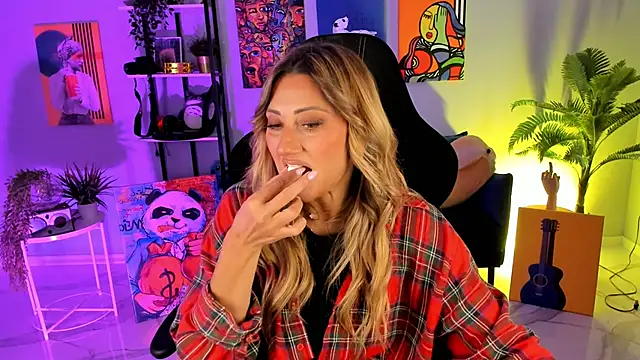 SarahAlluring online show from September 2025 12:09:02 PM