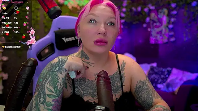 Snapshot of BlackedBarbie chatting on September 2025 01:27:01 PM BlackedBarbie online show from September 2025 01:27:01 PM