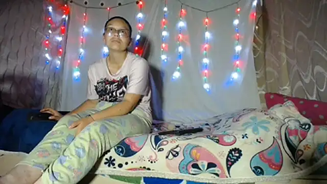 Snapshot of SHARONYJQVI chatting on July 2026 12:57:02 AM SHARONYJQVI online show from July 2026 12:57:02 AM
