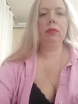 Snapshot of Irina3718 chatting on March 2025 08:22:01 PM Irina3718 online show from March 2025 08:22:01 PM